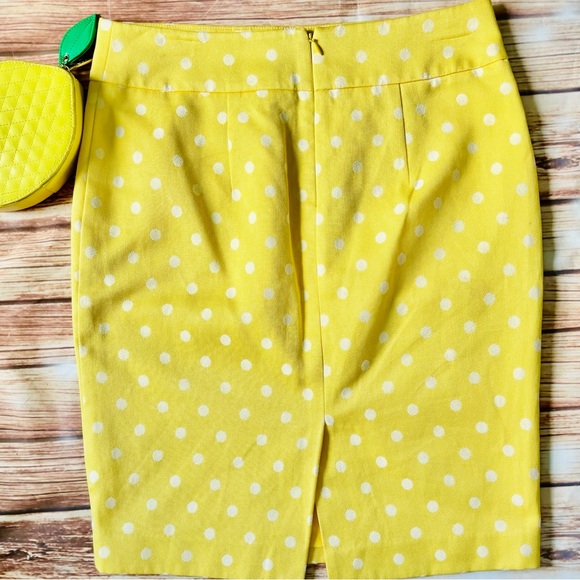 ๐NWT Ann Taylor Yellow Polka Dot Pencil Skirt ๐ - Picture 2 of 5